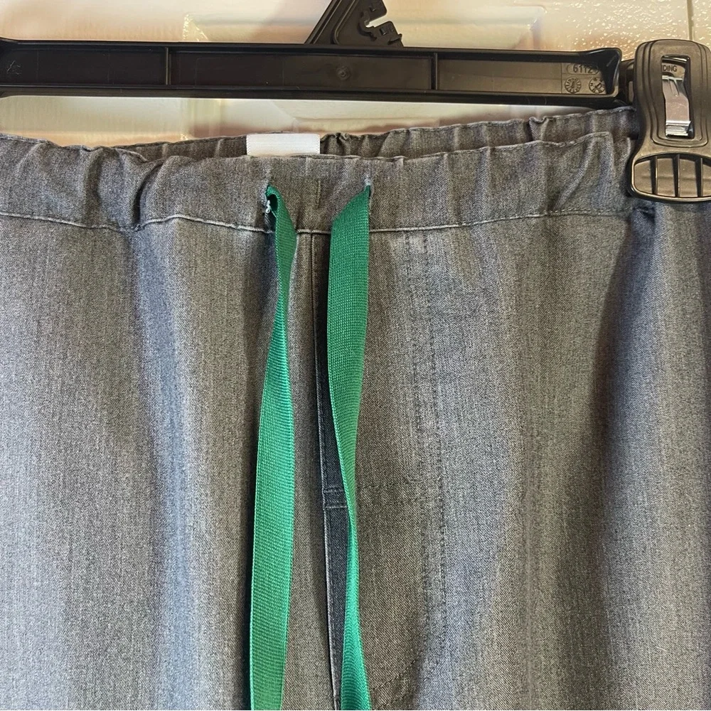 Mens FIGS charcoal gray technical collection scrub pants‎ O5